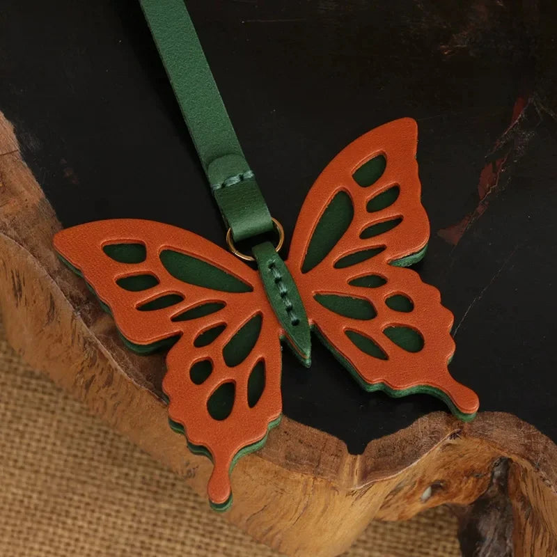 Llavero Colgante de Mariposa Hueca Grande de Cuero – Colgante Artesanal de Cuero de Grano Completo | Diseño Calado Artesanal | Regalo Elegante para Ella