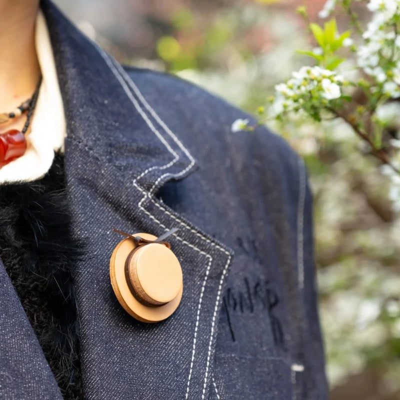 French Vintage Hat Leather Brooch – Handmade Japanese Oak-Tanned Cowhide Lapel Pin | Elegant Unisex Accessory | Artistic Retro Gift