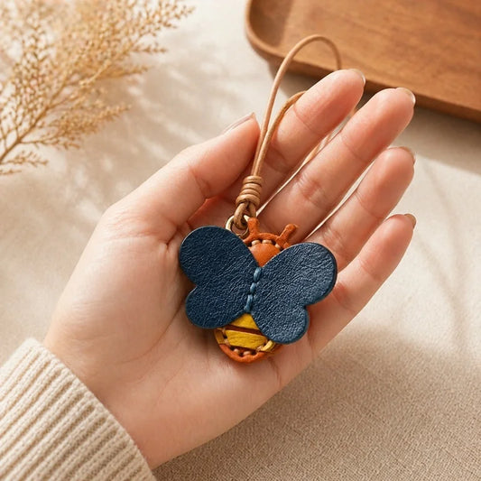 Dije para bolso de piel de abeja y tarro de miel – Colgante de piel de vaca de grano completo hecho a mano | Precioso llavero inspirado en insectos | Accesorio creativo para bolsos y llaves