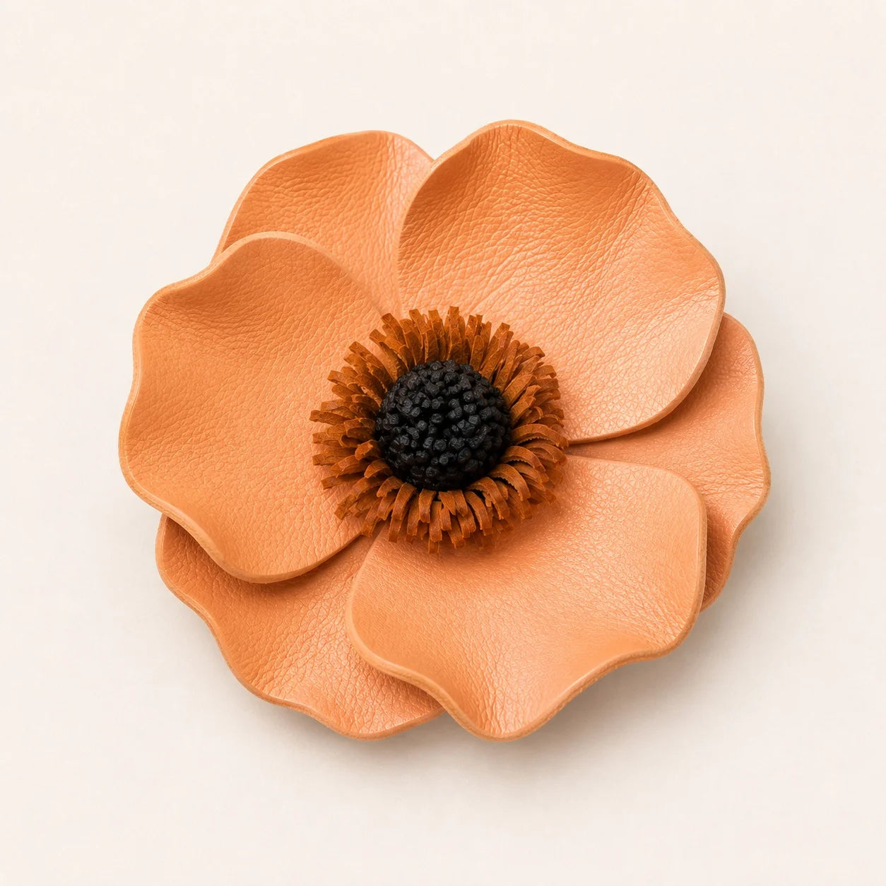 Broche Floral Escultórico de Piel en Tonos Melocotón y Naranja Cálidos, Hecho a Mano, Accesorio Floral para Blazers, Abrigos y Prendas de Punto