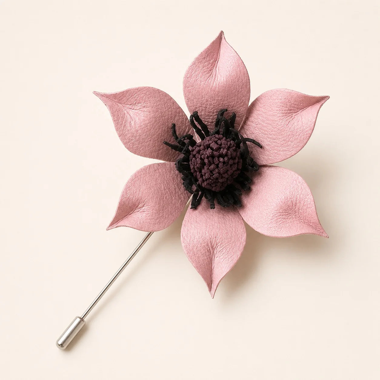 Broche de Alfiler Escultórico de Cuero Rubor con Flores, Accesorio de Moda Botánico Hecho a Mano, Regalo para Ella