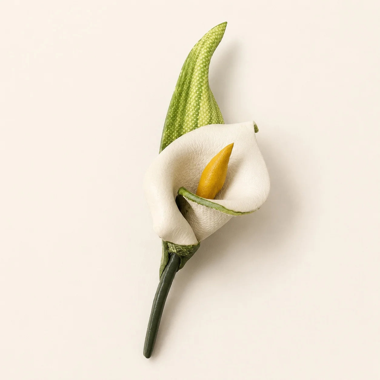 Broche de cuero de cala blanca hecho a mano, accesorio de moda floral escultural para mujer