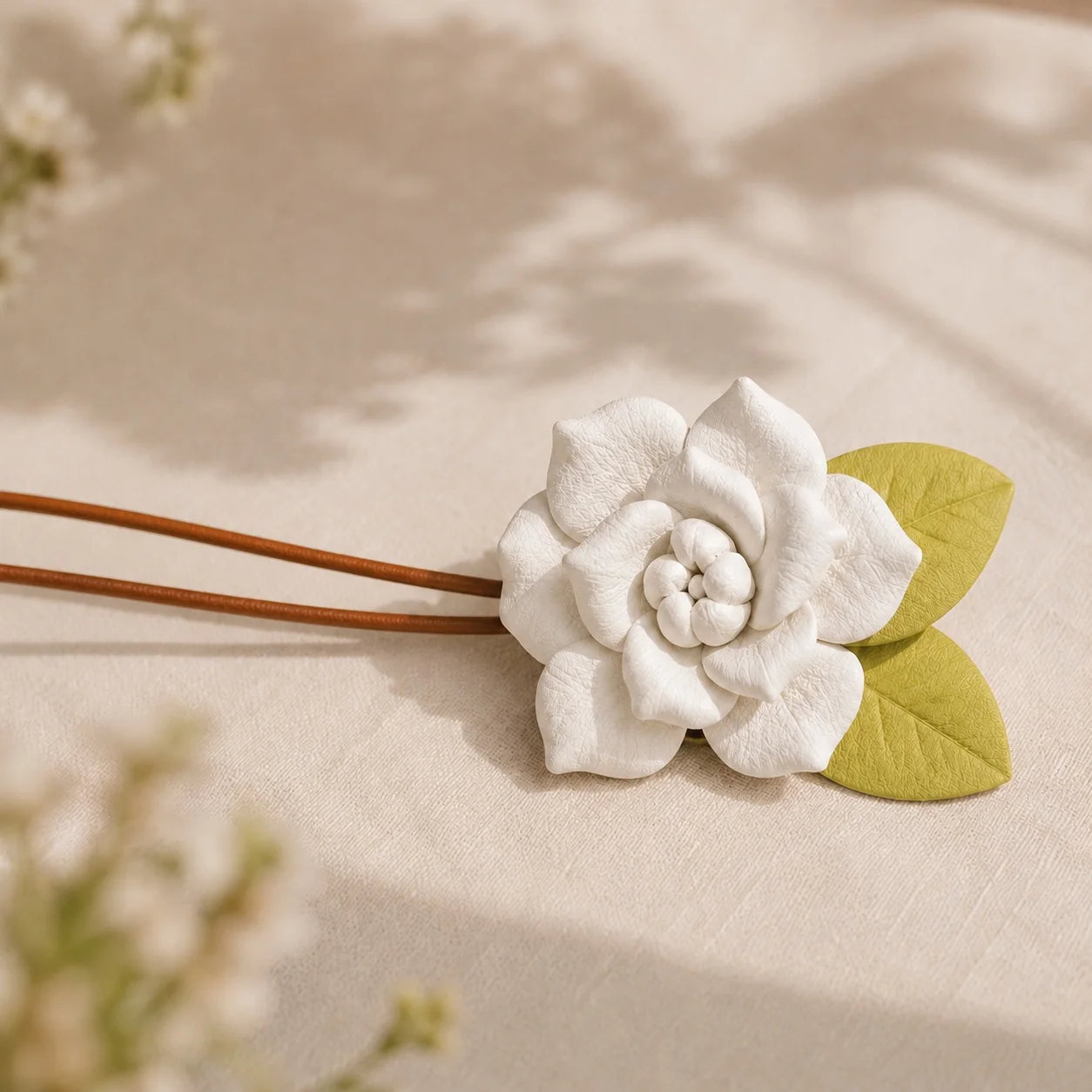 Colgante de Bolso Rosa de Cuero Pintado a Mano – Elegante Accesorio Floral para Bolso, Regalo Único para Ella