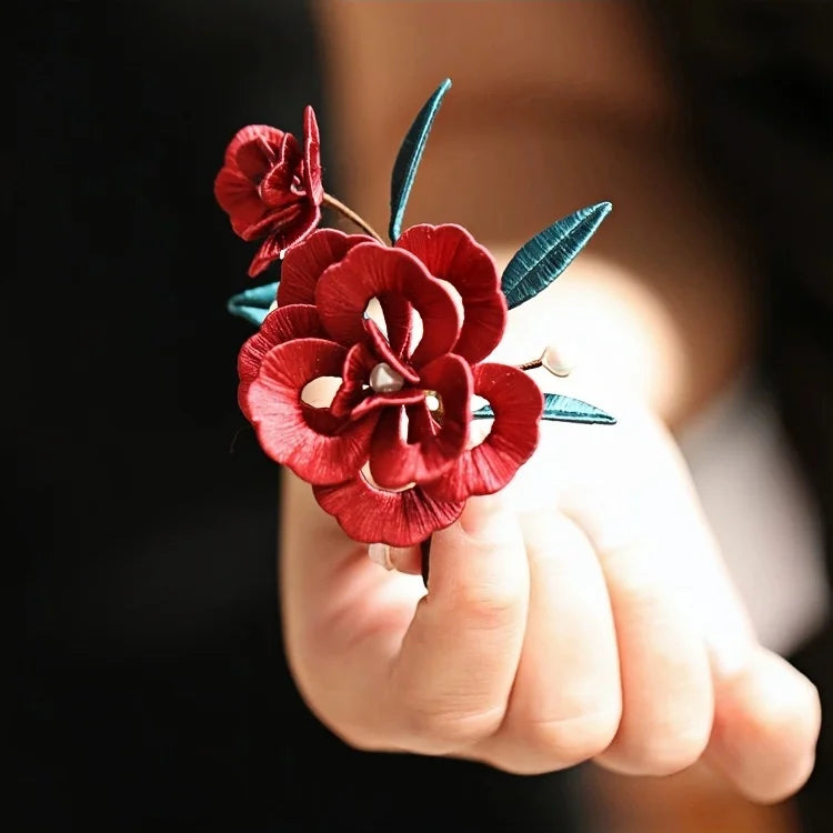 Silk-Wrapped Rose Brooch – Handmade Chan Hua Vintage Red Floral Pin for Coats and Dresses