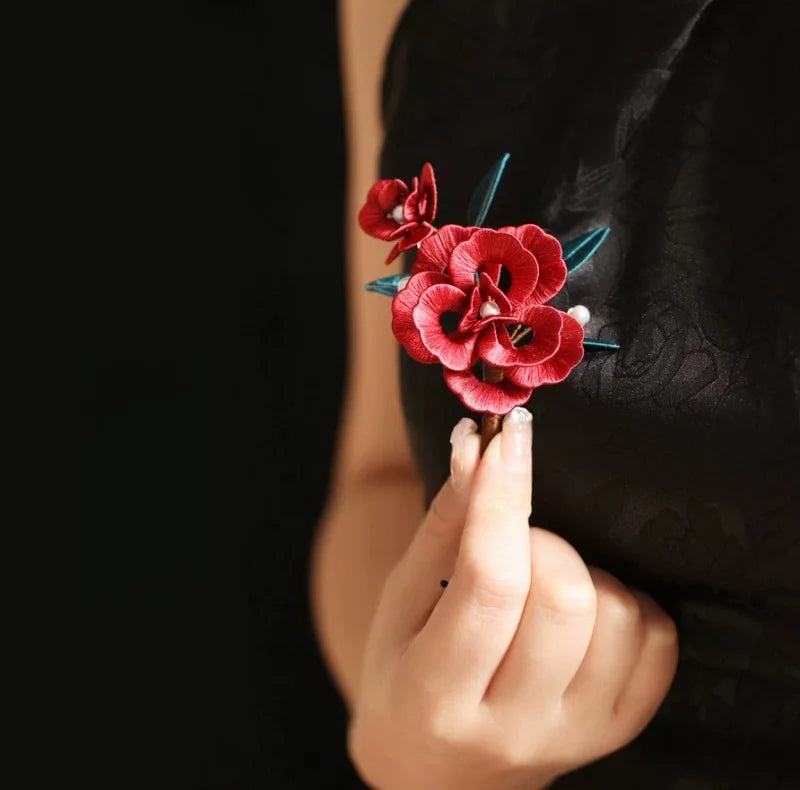 Silk-Wrapped Rose Brooch – Handmade Chan Hua Vintage Red Floral Pin for Coats and Dresses