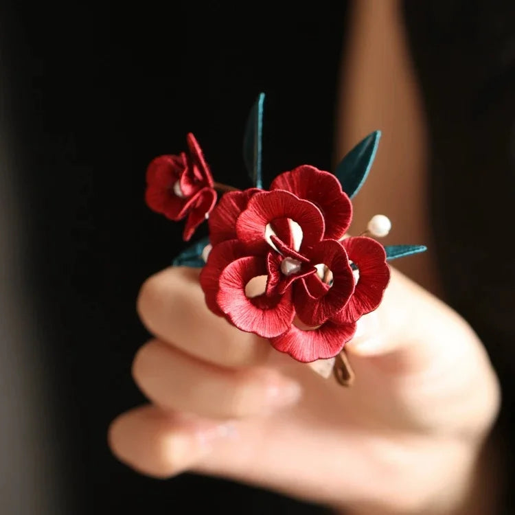 Silk-Wrapped Rose Brooch – Handmade Chan Hua Vintage Red Floral Pin for Coats and Dresses