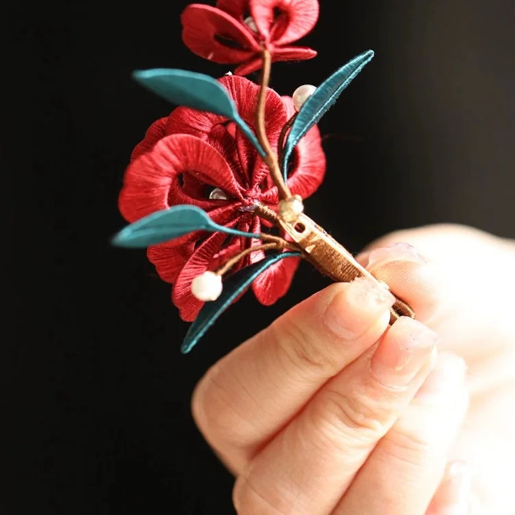 Silk-Wrapped Rose Brooch – Handmade Chan Hua Vintage Red Floral Pin for Coats and Dresses
