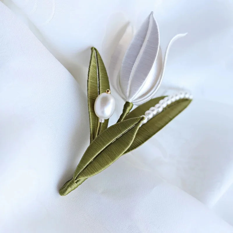 White Tulip Silk-Wrapped Brooch – Handmade Chan Hua Jacket, Shirt & Scarf Accessory | Elegant Couple Gift | Traditional Silk Flower Pin