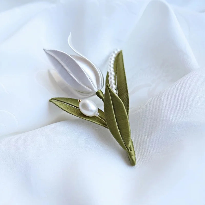White Tulip Silk-Wrapped Brooch – Handmade Chan Hua Jacket, Shirt & Scarf Accessory | Elegant Couple Gift | Traditional Silk Flower Pin
