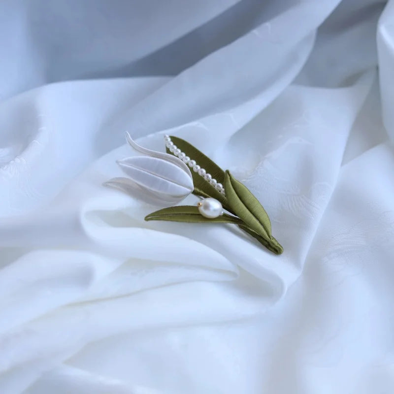 White Tulip Silk-Wrapped Brooch – Handmade Chan Hua Jacket, Shirt & Scarf Accessory | Elegant Couple Gift | Traditional Silk Flower Pin