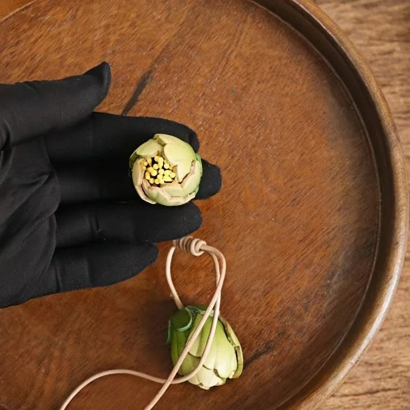 Handmade Tulip Bud Leather Bag Charm – Full-Grain Cowhide Pendant | Artisan Floral Keychain | Unique Leather Handbag Decoration