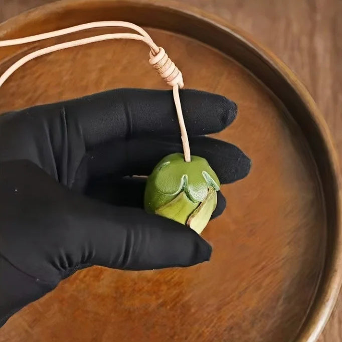Handmade Tulip Bud Leather Bag Charm – Full-Grain Cowhide Pendant | Artisan Floral Keychain | Unique Leather Handbag Decoration