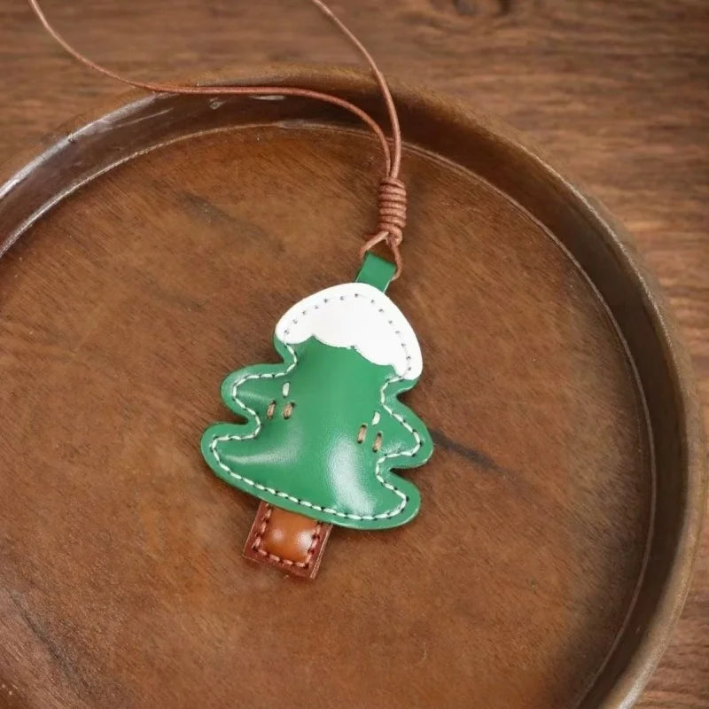 Christmas Tree Leather Bag Charm – Handmade Full-Grain Cowhide Pendant | Vintage Festive Keychain | Classic Holiday Gift for Handbags