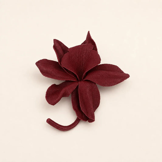 Broche floral de cuero escultural, prendedor de flor llamativo hecho a mano, regalo para ella