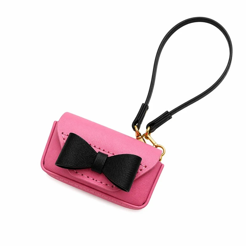 Dije de lápiz labial con lazo de cuero hecho a mano: mini colgante para bolso con llavero | Organizador portátil de piel de vaca para labiales, monedas y accesorios