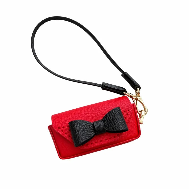 Dije de lápiz labial con lazo de cuero hecho a mano: mini colgante para bolso con llavero | Organizador portátil de piel de vaca para labiales, monedas y accesorios