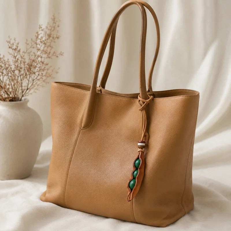 Vintage Leather Pea Pod Bag Charm – Handcrafted Full-Grain Cowhide Keychain Pendant | Artisan Gift Accessory | Unisex Retro-Inspired Edamame Ornament
