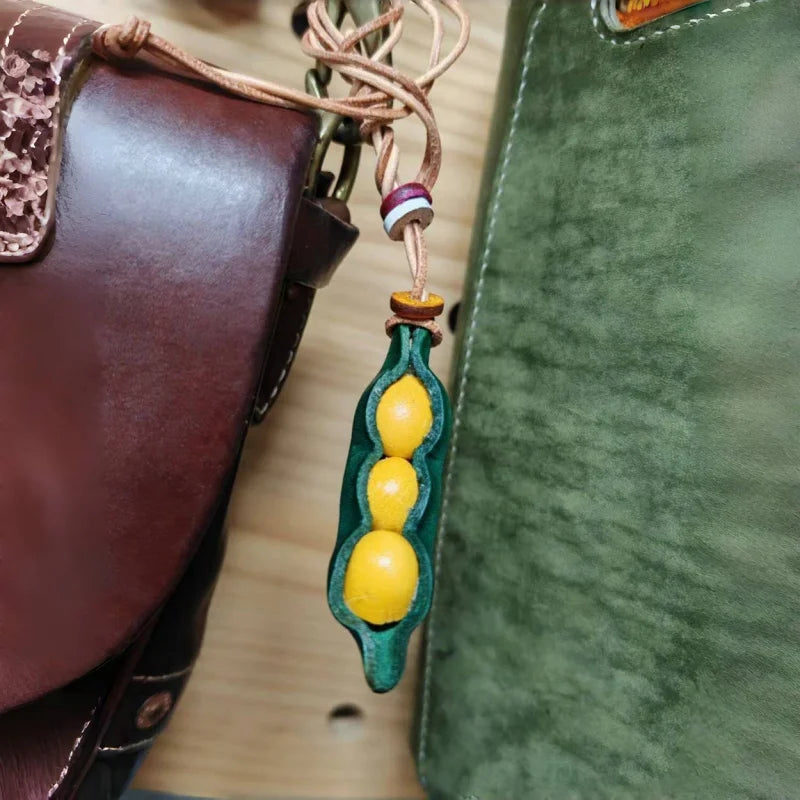 Vintage Leather Pea Pod Bag Charm – Handcrafted Full-Grain Cowhide Keychain Pendant | Artisan Gift Accessory | Unisex Retro-Inspired Edamame Ornament