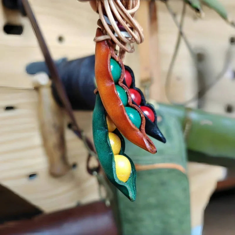 Vintage Leather Pea Pod Bag Charm – Handcrafted Full-Grain Cowhide Keychain Pendant | Artisan Gift Accessory | Unisex Retro-Inspired Edamame Ornament