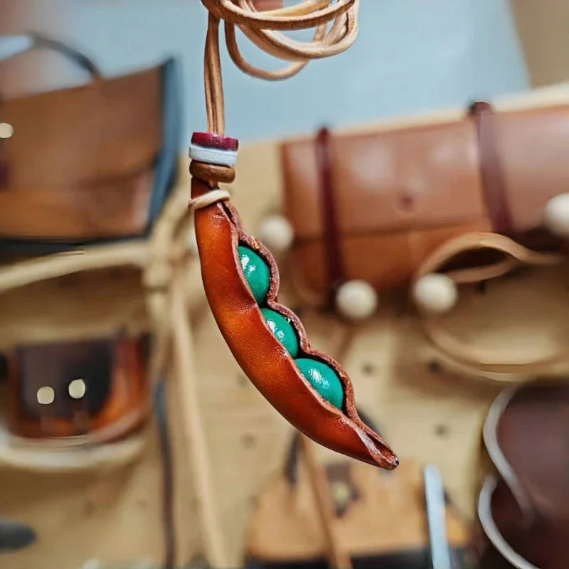 Vintage Leather Pea Pod Bag Charm – Handcrafted Full-Grain Cowhide Keychain Pendant | Artisan Gift Accessory | Unisex Retro-Inspired Edamame Ornament