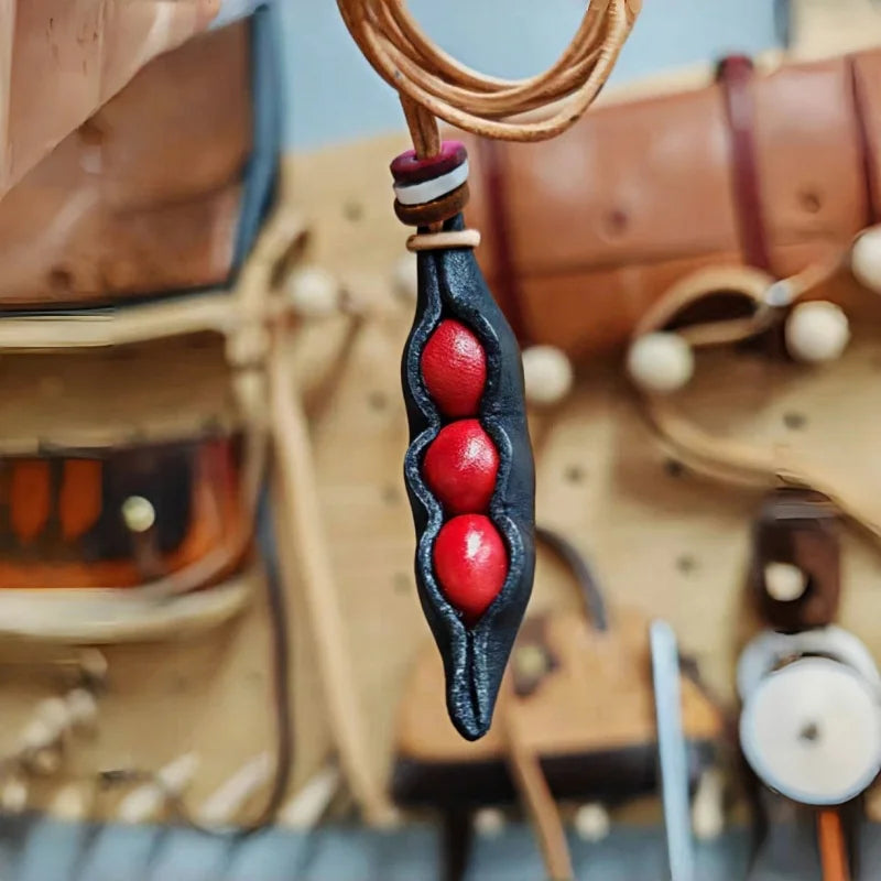 Vintage Leather Pea Pod Bag Charm – Handcrafted Full-Grain Cowhide Keychain Pendant | Artisan Gift Accessory | Unisex Retro-Inspired Edamame Ornament