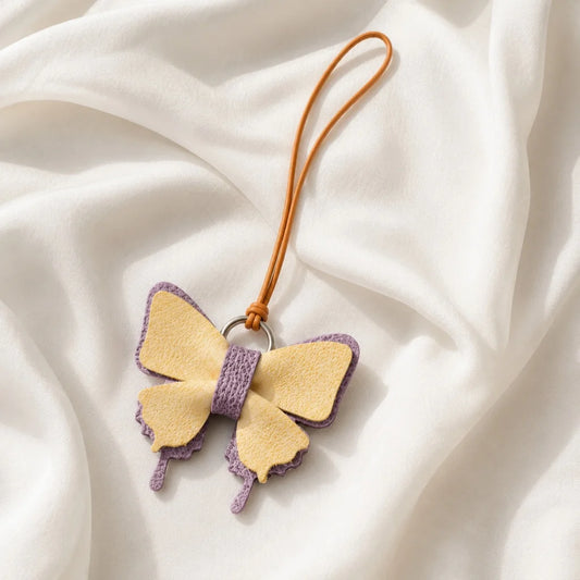 Colgante de Piel de Mariposa Vintage Hecho a Mano – Colgante Artesanal de Cuero de Vaca de Grano Completo | Accesorio Retro Colorblock para Bolso | Regalo Elegante para Ella