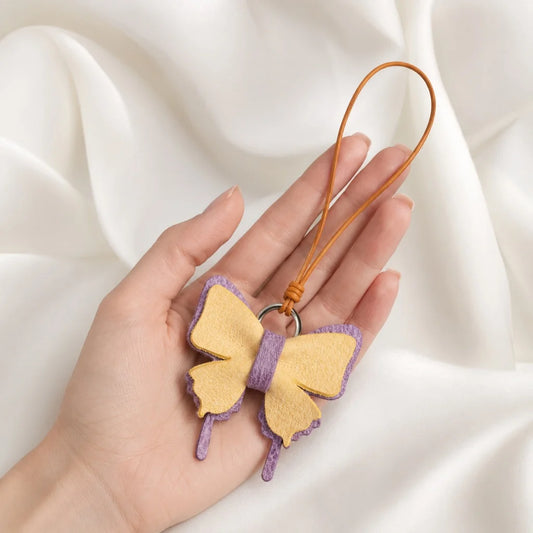 Colgante de Piel de Mariposa Vintage Hecho a Mano – Colgante Artesanal de Cuero de Vaca de Grano Completo | Accesorio Retro Colorblock para Bolso | Regalo Elegante para Ella