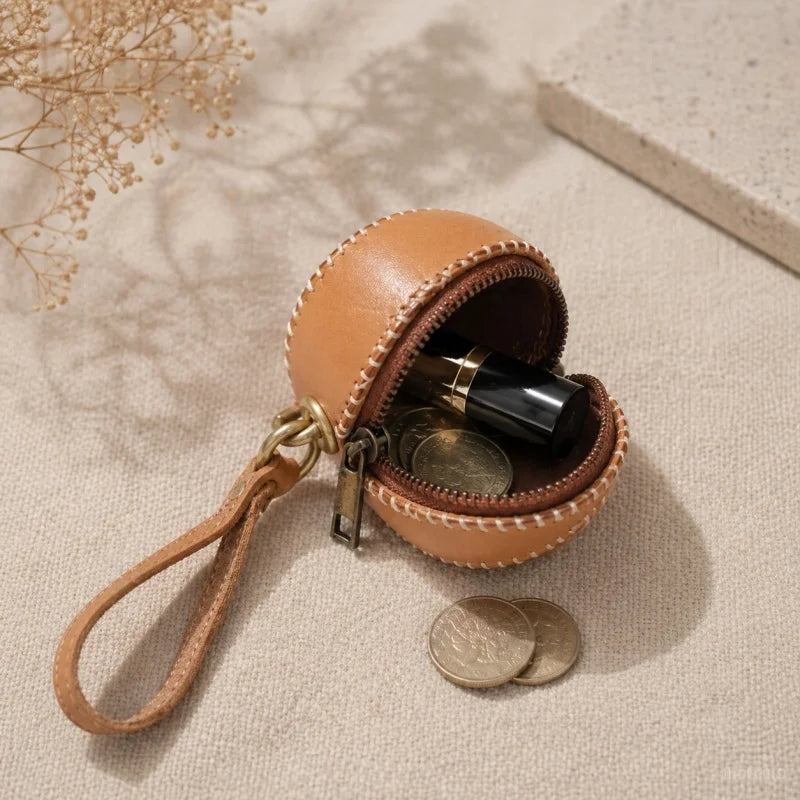 Estuche vintage de cuero para monedas y pintalabios inspirado en el béisbol: mini colgante para bolso hecho a mano | Diseño retro creativo con cierre de cremallera | Regalo y accesorio únicos
