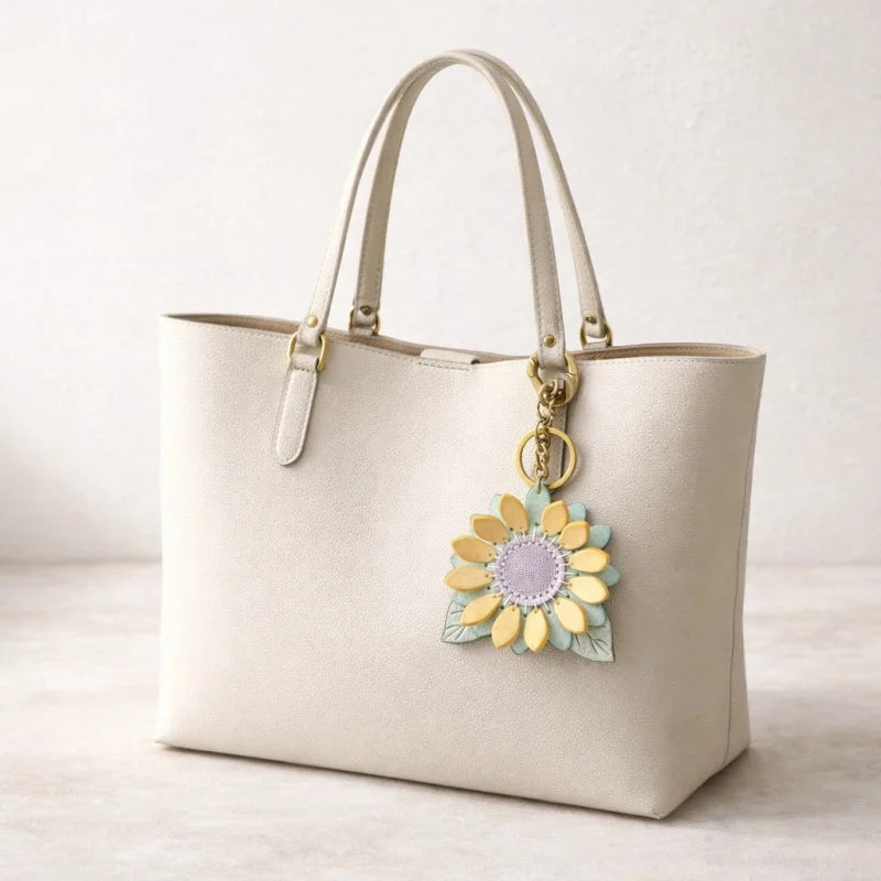 Dije de girasol para bolso – Llavero floral de cuero encerado de grano completo hecho a mano | Colgante de flor artesanal «Un futuro lleno de esperanza» | Regalo elegante para ella