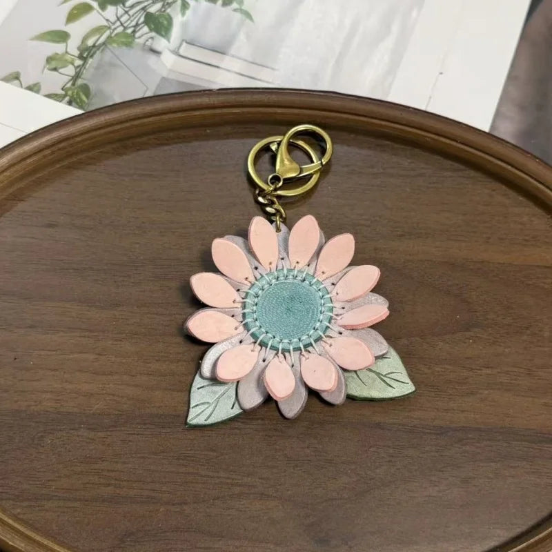 Dije de girasol para bolso – Llavero floral de cuero encerado de grano completo hecho a mano | Colgante de flor artesanal «Un futuro lleno de esperanza» | Regalo elegante para ella