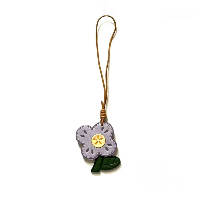 Four-Leaf Clover Leather Bag Charm – Handmade Full-Grain Leather Floral Pendant | Minimal Pastoral Style Handbag Accessory | Lucky Gift for Her