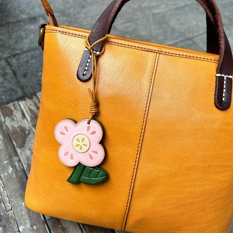 Four-Leaf Clover Leather Bag Charm – Handmade Full-Grain Leather Floral Pendant | Minimal Pastoral Style Handbag Accessory | Lucky Gift for Her