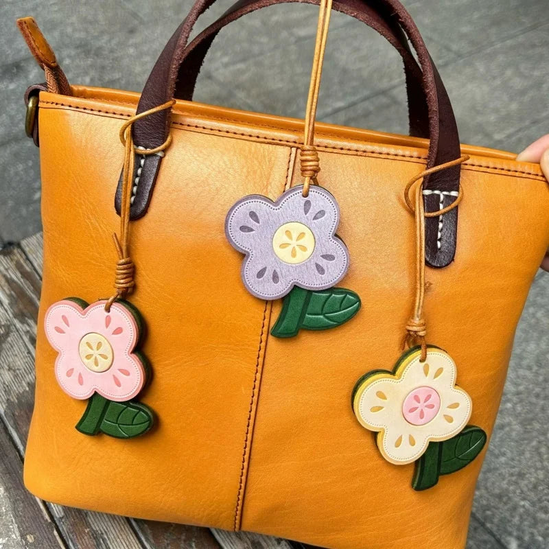 Four-Leaf Clover Leather Bag Charm – Handmade Full-Grain Leather Floral Pendant | Minimal Pastoral Style Handbag Accessory | Lucky Gift for Her