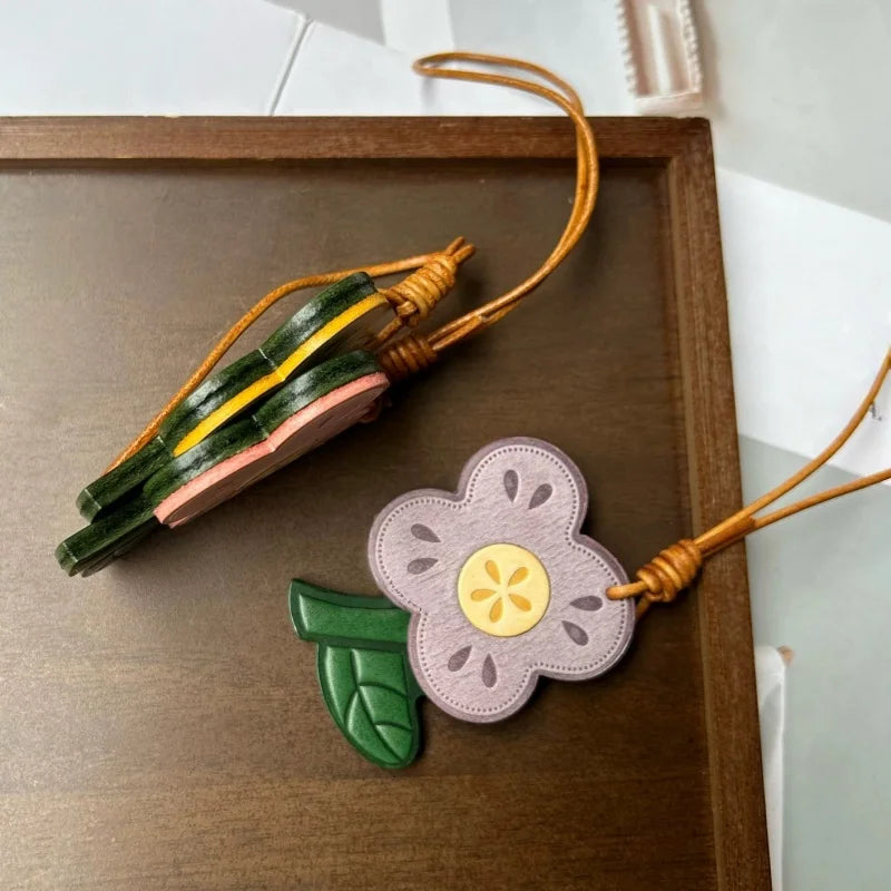 Four-Leaf Clover Leather Bag Charm – Handmade Full-Grain Leather Floral Pendant | Minimal Pastoral Style Handbag Accessory | Lucky Gift for Her