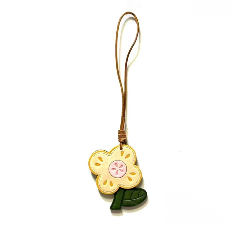 Four-Leaf Clover Leather Bag Charm – Handmade Full-Grain Leather Floral Pendant | Minimal Pastoral Style Handbag Accessory | Lucky Gift for Her