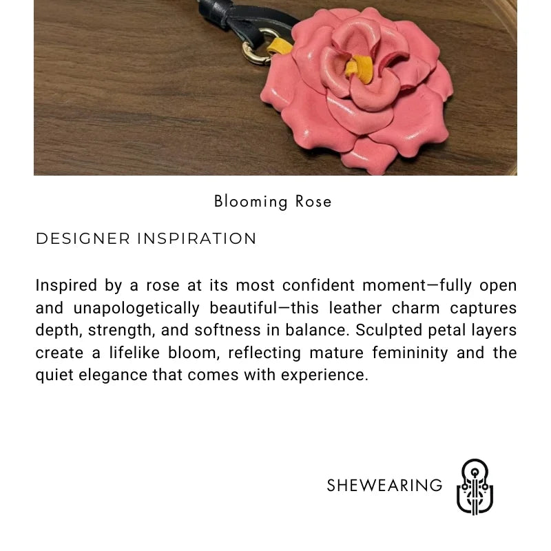 Colgante de cuero artesanal con rosa en flor para bolso – Colgante floral 3D de piel de vaca de grano completo | Elegante accesorio para bolso inspirado en el campo