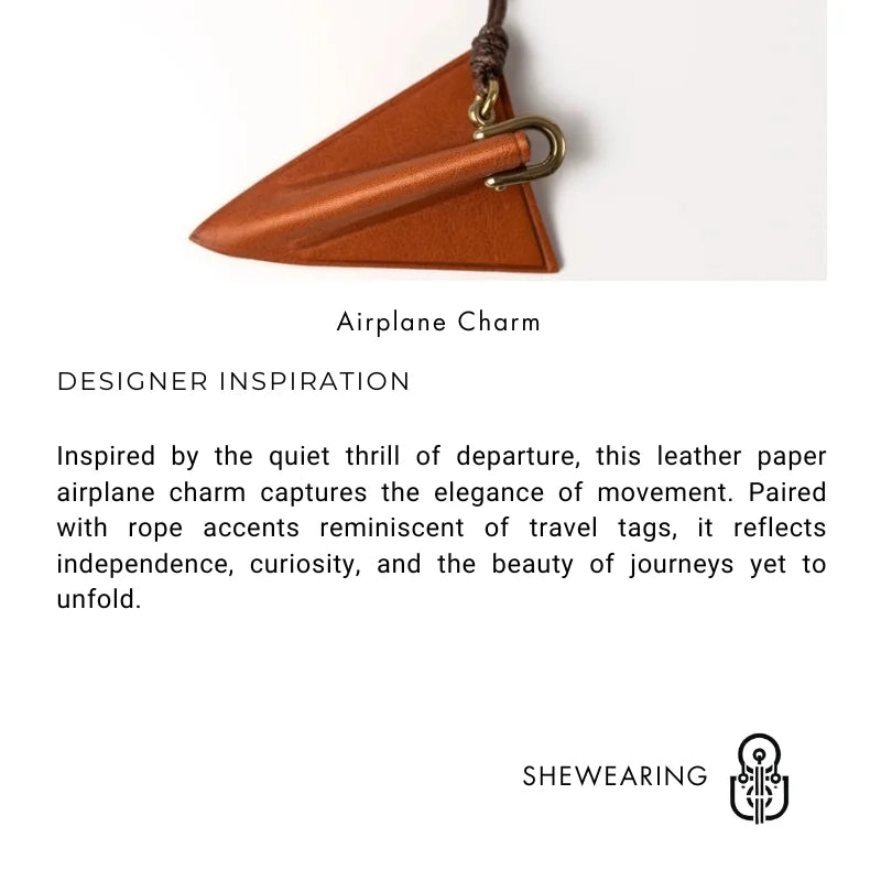 Charm de Cuero de Avión de Papiroflexia – Colgante de Viaje Hecho a Mano de Cuero de Plena Flor | Accesorio para Bolso Inspirado en Tarjeta de Embarque | Llavero Minimalista de Aventura para Regalo para Ella