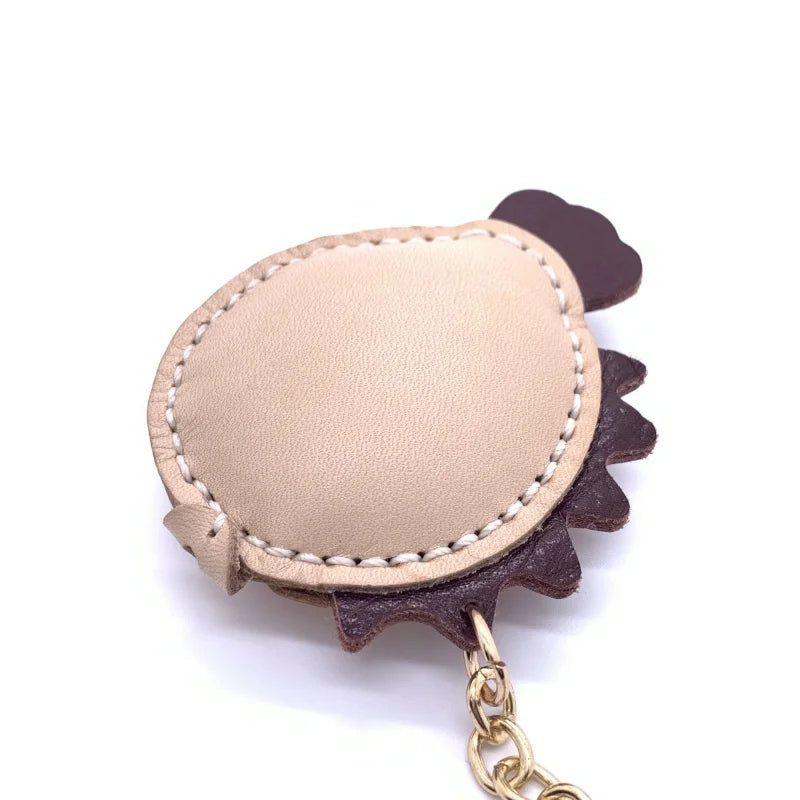 Dije de delfín para bolso – Llavero y colgante de animal de cuero curtido vegetal hecho a mano | Accesorio encantador inspirado en el océano | Un regalo especial para ella