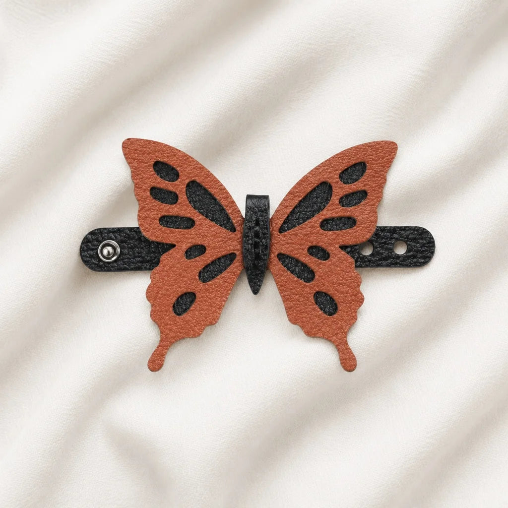 Dije de mariposa danzante para bolso de cuero – Elegante colgante de insecto hecho a mano | Elegante accesorio de piel de vaca | Regalo original para mujer