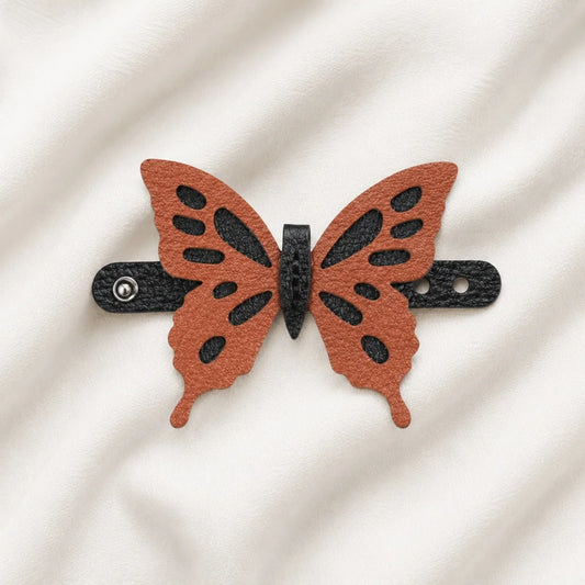 Dije de mariposa danzante para bolso de cuero – Elegante colgante de insecto hecho a mano | Elegante accesorio de piel de vaca | Regalo original para mujer