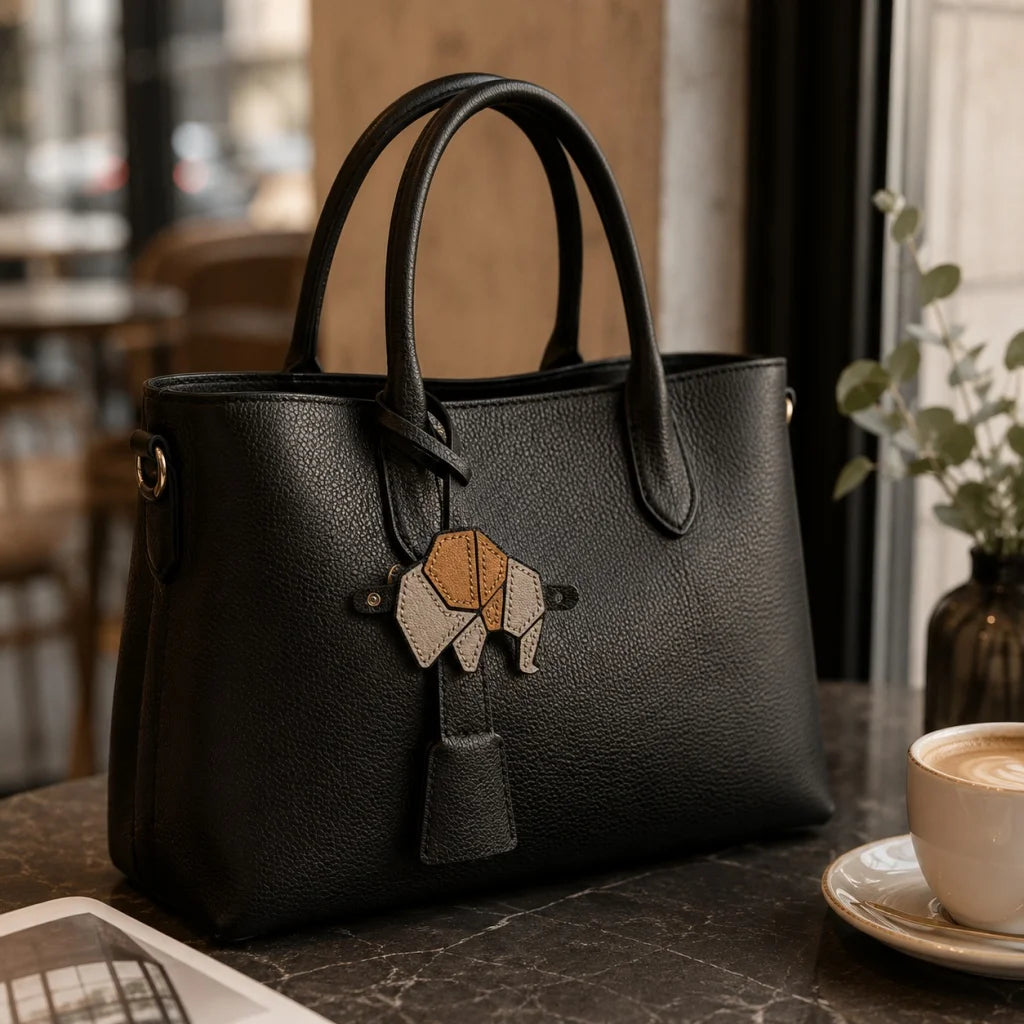 Charm de elefante para bolso, hecho a mano con patchwork de cuero y detalles de lujo de piel de cabra francesa.
