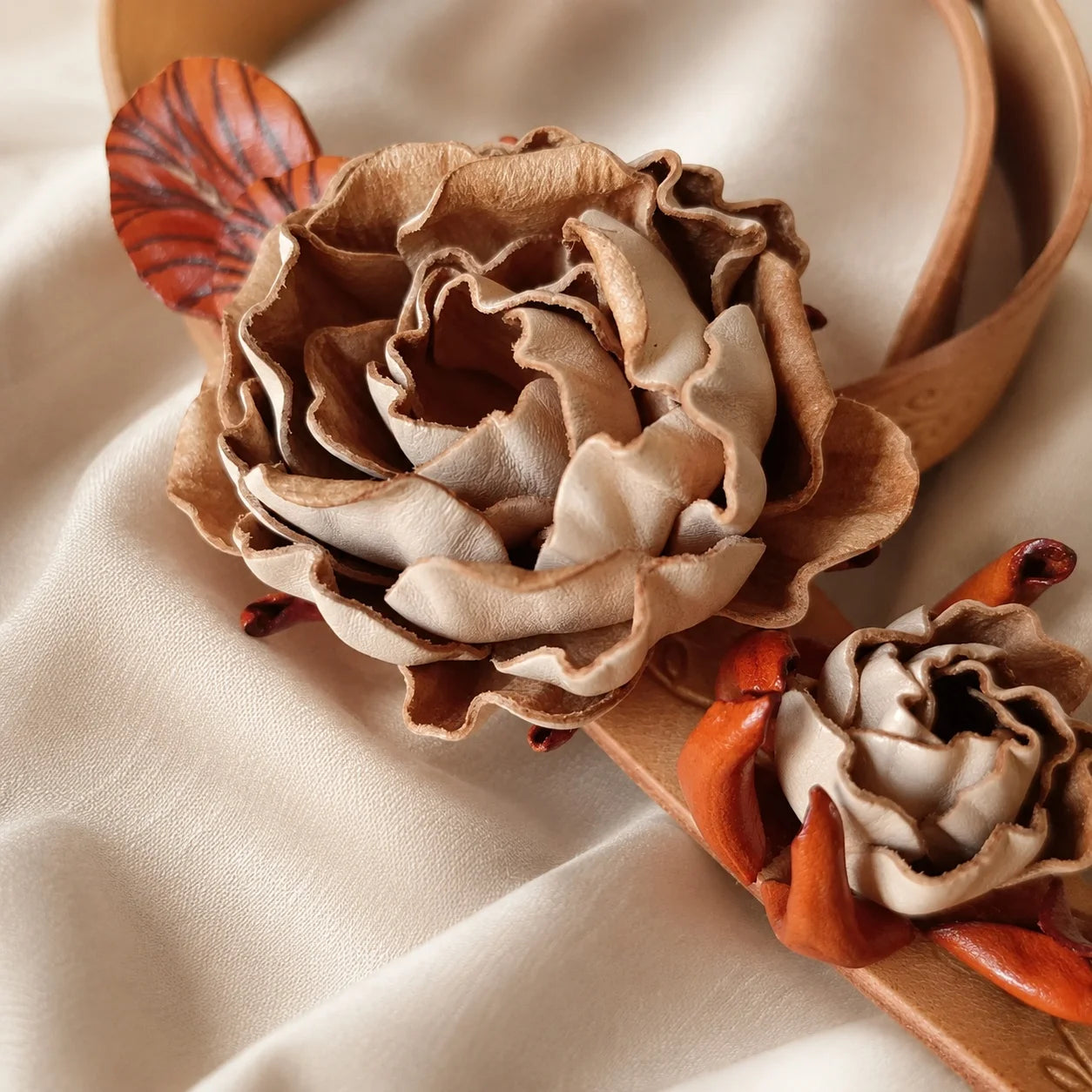 Antique Rose Bloom Leather Floral Waist Belt – Handcrafted Vegetable-Tanned Leather Flower Belt for Dresses, Skirts & Light Outerwear