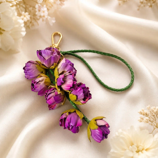 Colgante de cuero Cascada de Campanillas | Adorno floral artesanal para bolso y llavero