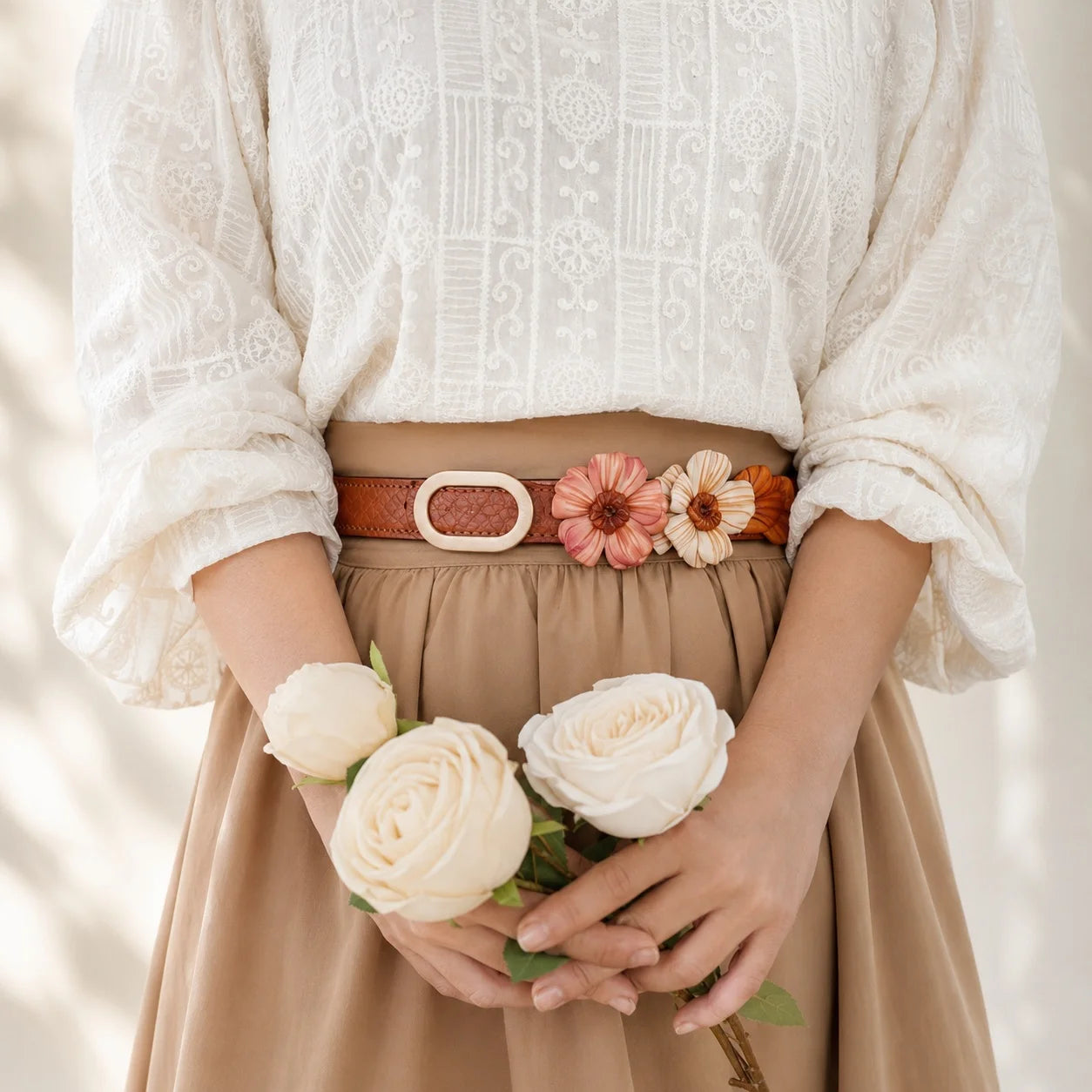 Woodland Daisy Bloom Leather Floral Waist Belt – Handcrafted Vegetable-Tanned Cowhide Flower Belt for Dresses, Skirts & Light Outerwear