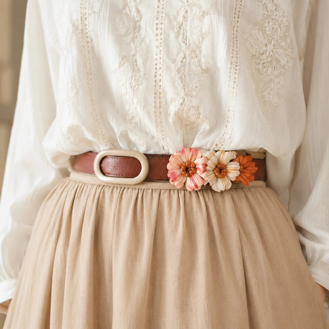 Woodland Daisy Bloom Leather Floral Waist Belt – Handcrafted Vegetable-Tanned Cowhide Flower Belt for Dresses, Skirts & Light Outerwear