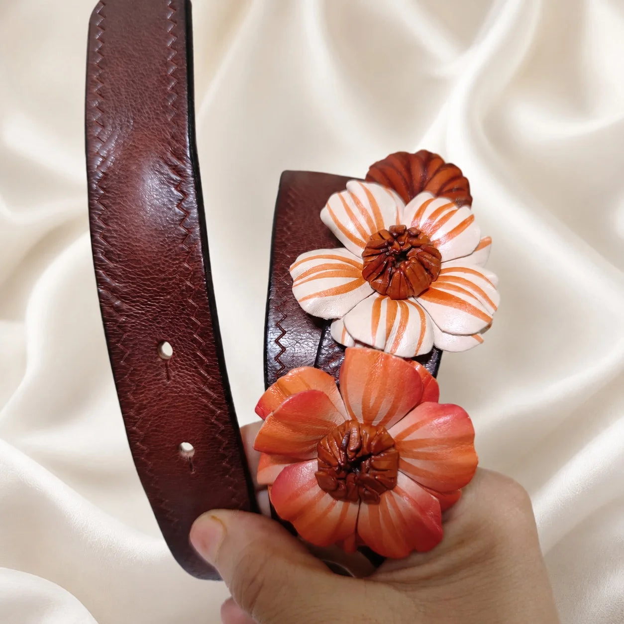 Woodland Daisy Bloom Leather Floral Waist Belt – Handcrafted Vegetable-Tanned Cowhide Flower Belt for Dresses, Skirts & Light Outerwear