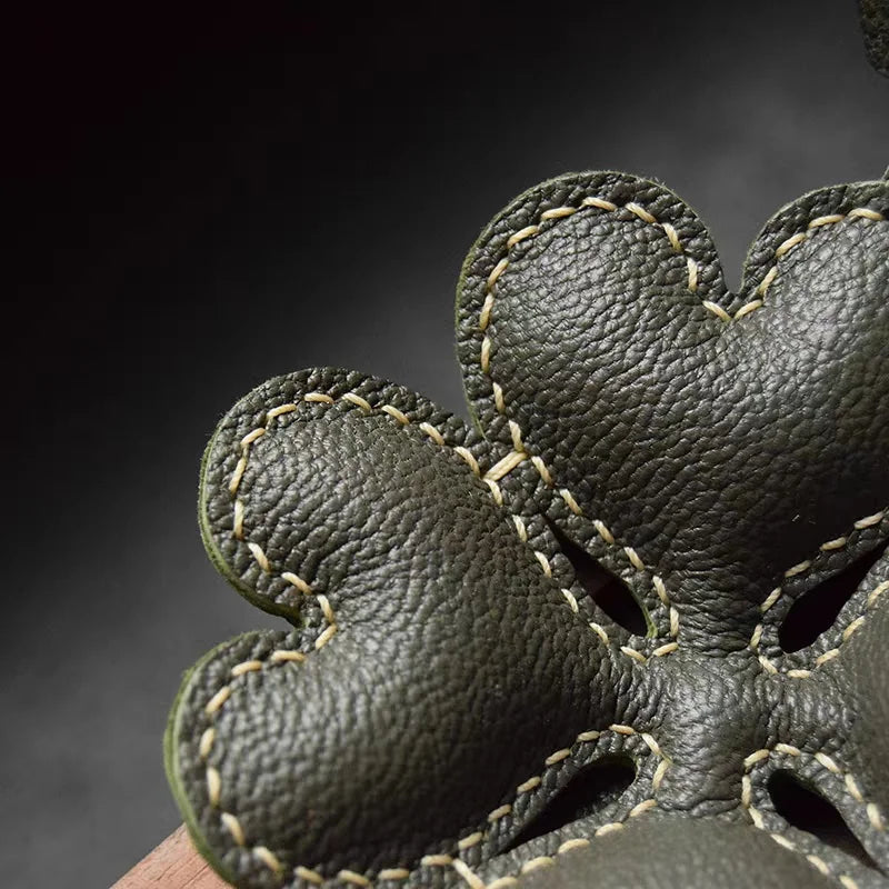 Lucky Clover Leather Bag Charm – Handcrafted Four-Leaf Pendant | Minimalist Charm for Handbags & Backpacks | Unisex Good Luck Gift in Black or Green