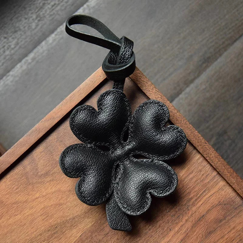 Lucky Clover Leather Bag Charm – Handcrafted Four-Leaf Pendant | Minimalist Charm for Handbags & Backpacks | Unisex Good Luck Gift in Black or Green