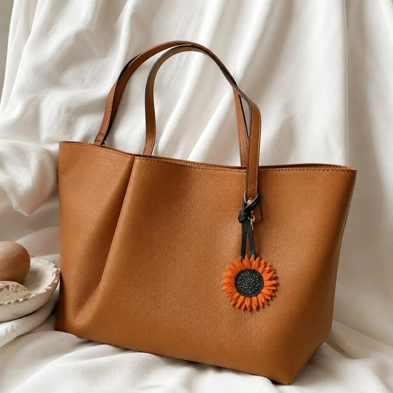 Dije de girasol para bolso de piel de vaca de plena flor hecho a mano | Llavero floral artesanal | Decoración y regalo único para bolso
