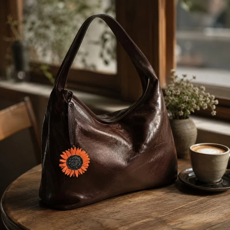 Dije de girasol para bolso de piel de vaca de plena flor hecho a mano | Llavero floral artesanal | Decoración y regalo único para bolso